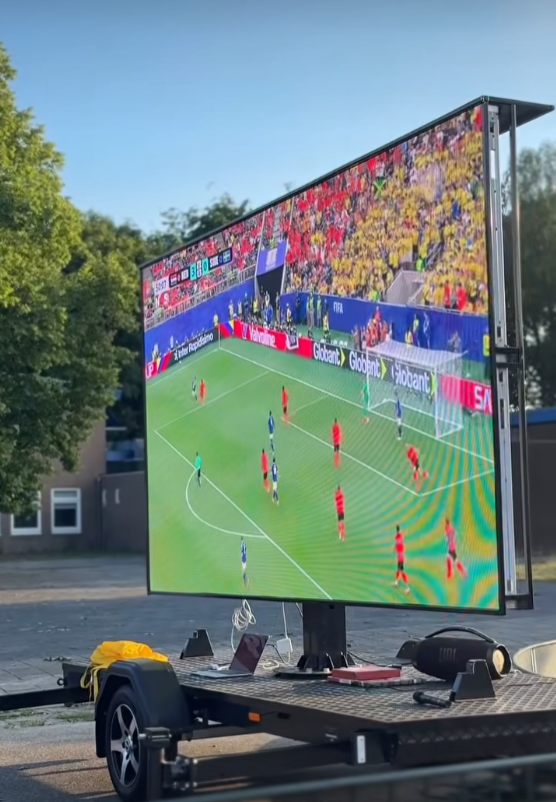LED-wall op een clubdag